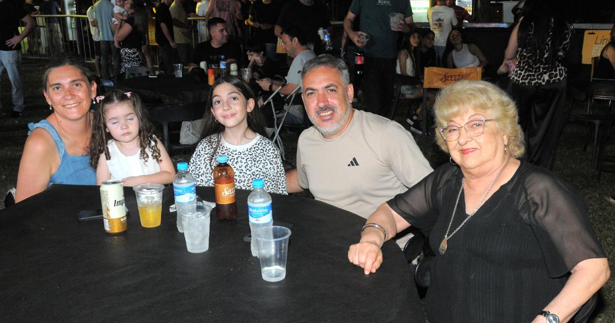 STAFF MODELS CUMPLIOacute 24 ANtildeOS