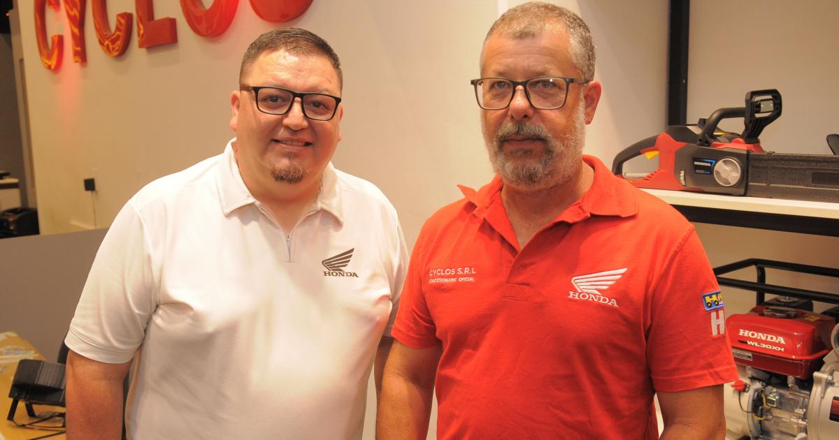 PILOTOS OFICIALES DE HONDA CERCA DEL PUacuteBLICO