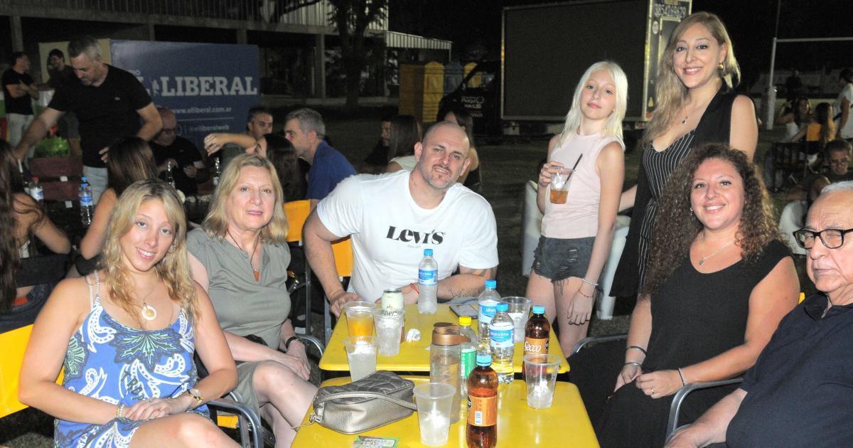 STAFF MODELS CUMPLIOacute 24 ANtildeOS