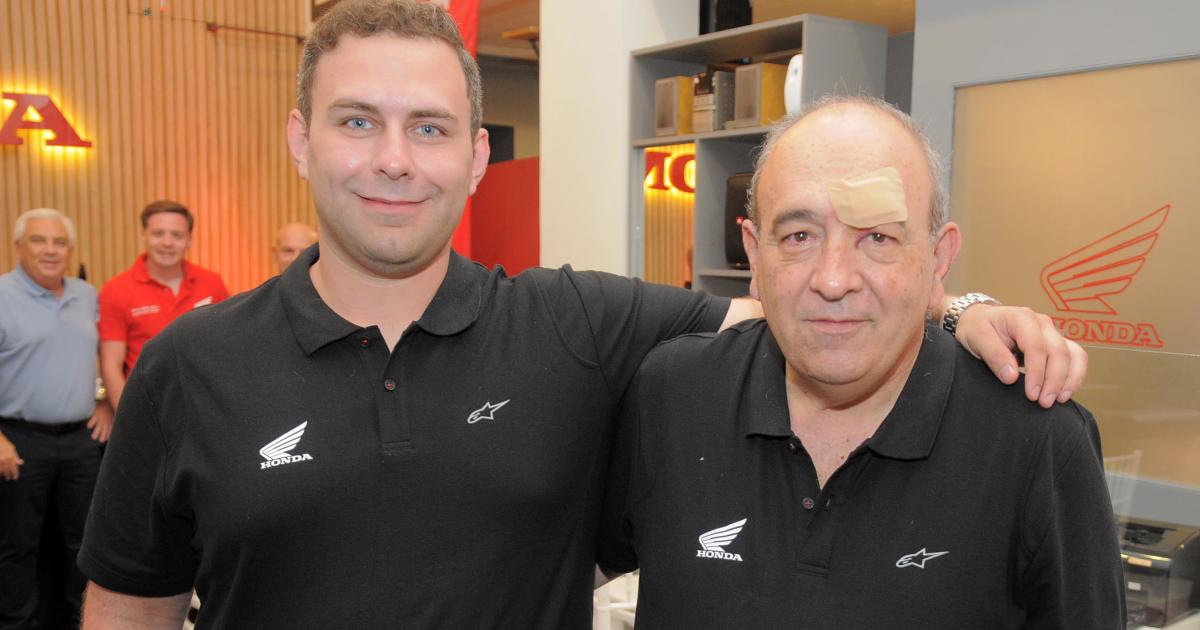 PILOTOS OFICIALES DE HONDA CERCA DEL PUacuteBLICO