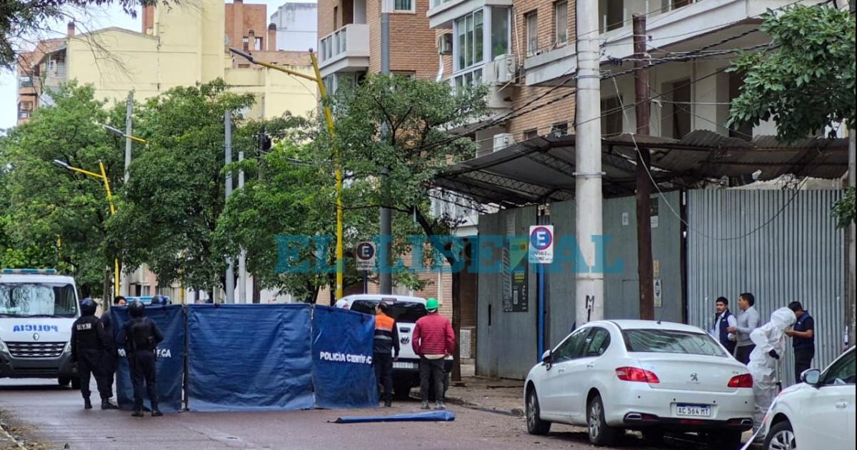 PROCEDIMIENTO La policía impuso un perímetro y desplegó medidas de protección del cuerpo