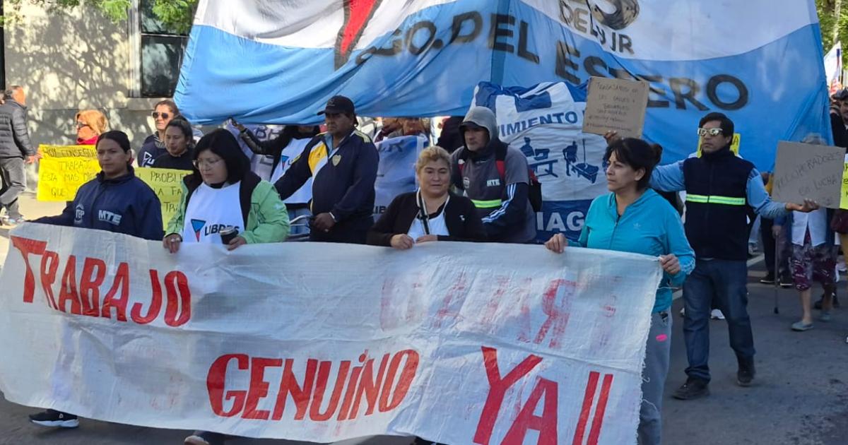 Organizaciones sociales realizan movilizaciones en Santiago por la baja del plan Volver al Trabajo