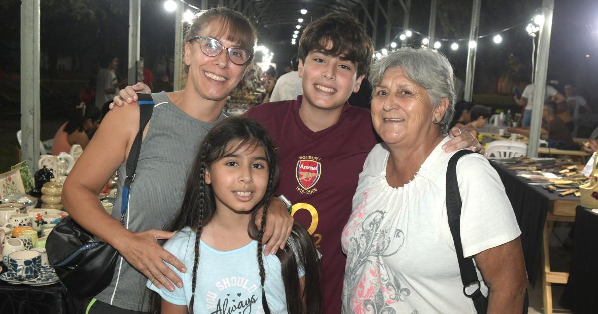 ARTESANOS EN EL PARQUE OESTE