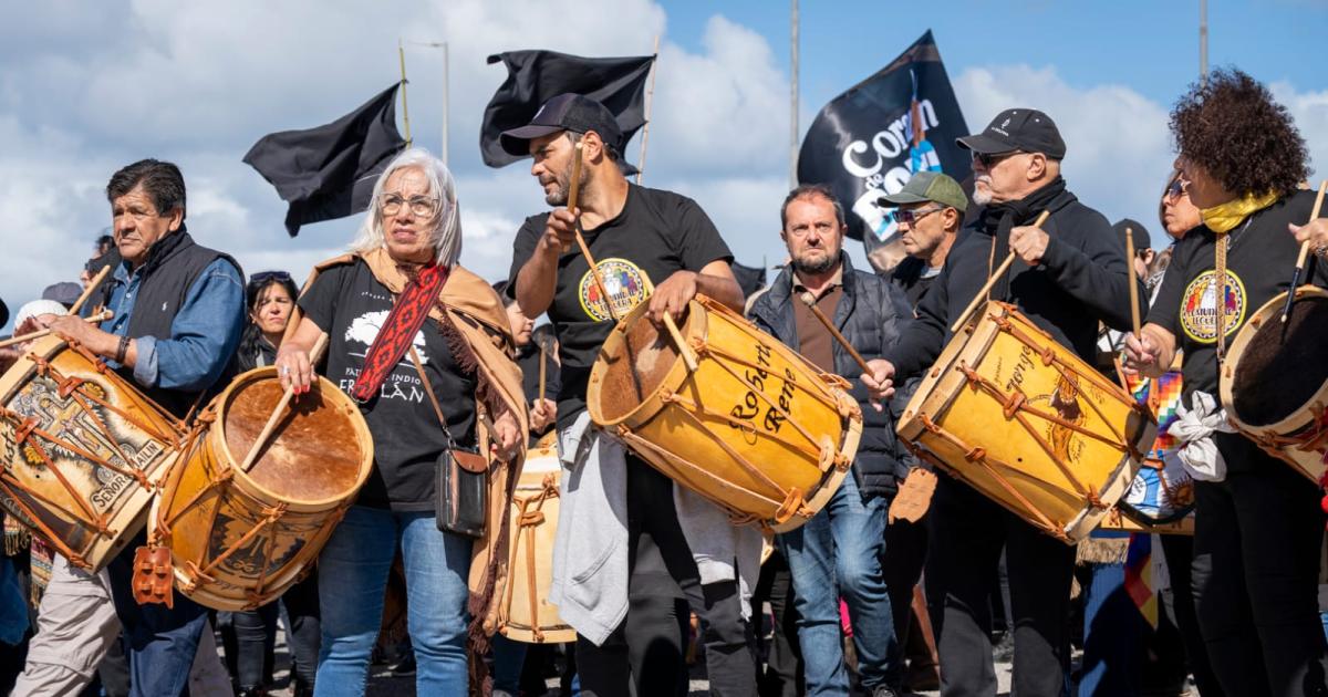 Bombos frente al mar- una marcha que no deja de crecer