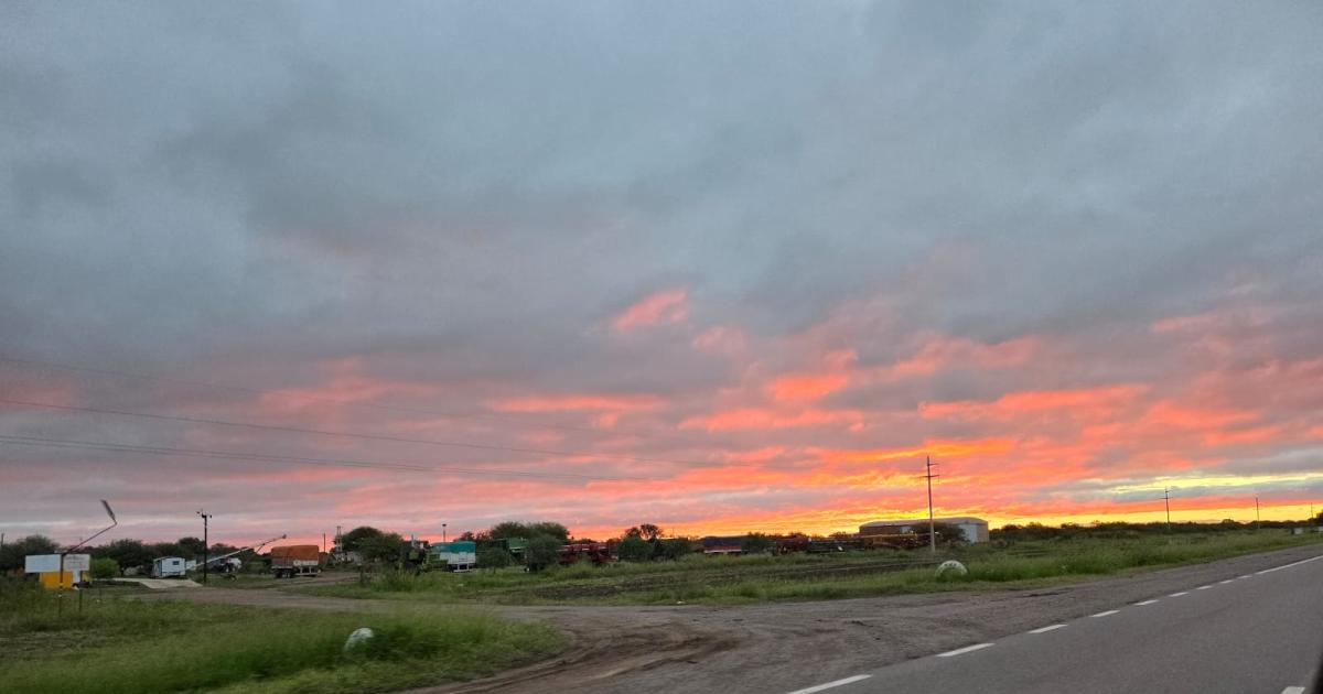 FOTOS- Impactante atardecer sobre la Ruta 34