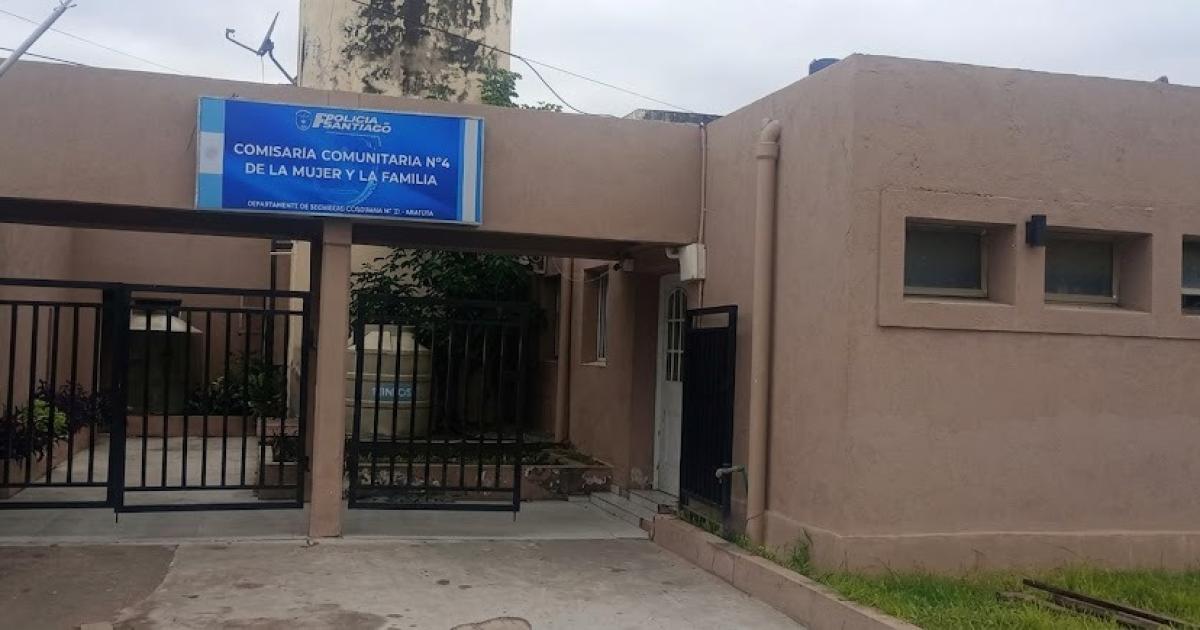 Policiacuteas caminaron 200 metros con una embarazada en camilla para que diera a luz