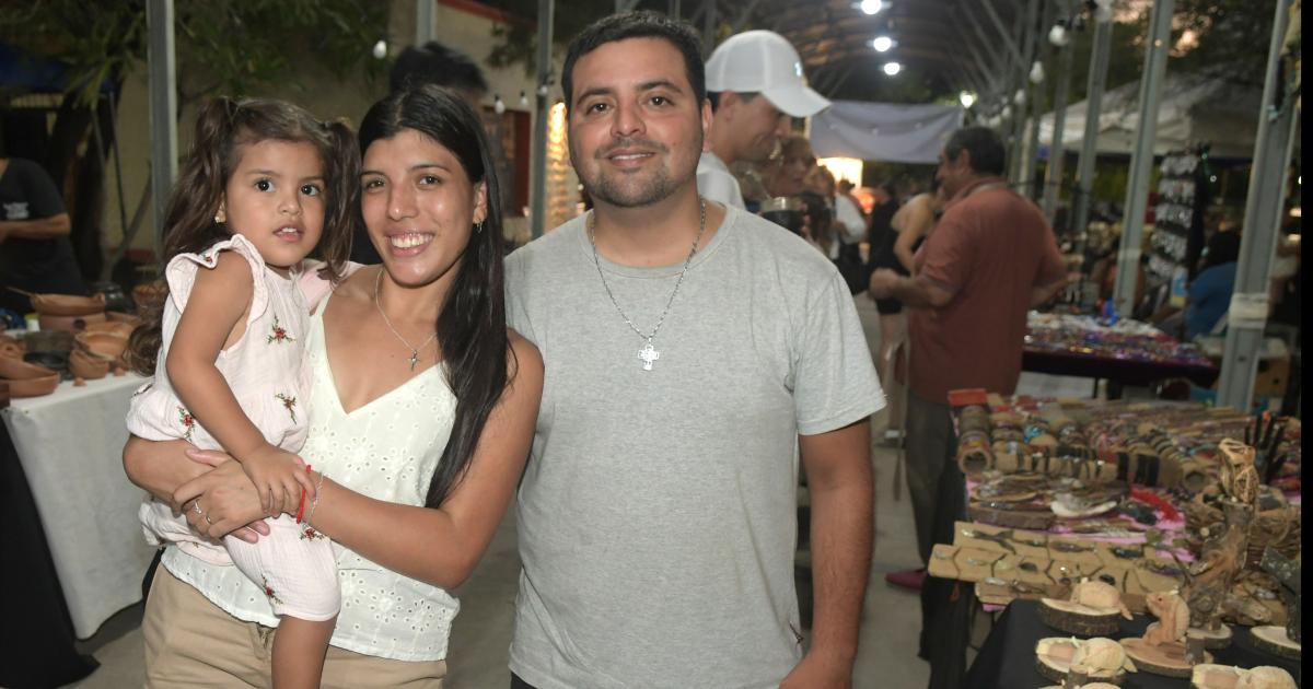 ARTESANOS EN EL PARQUE OESTE