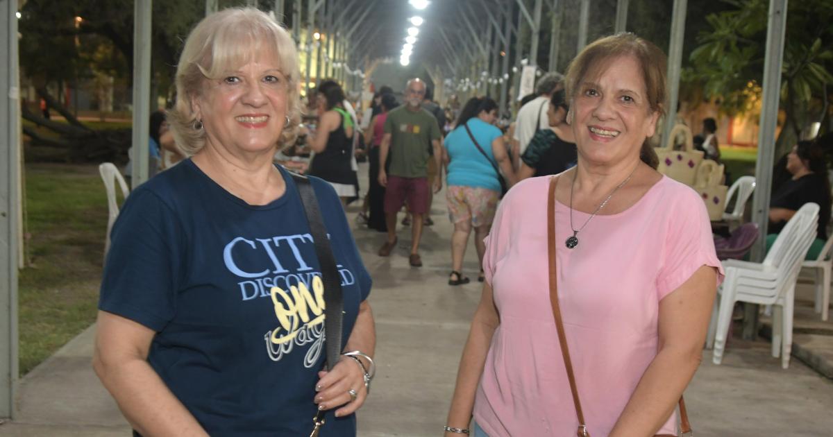 ARTESANOS EN EL PARQUE OESTE