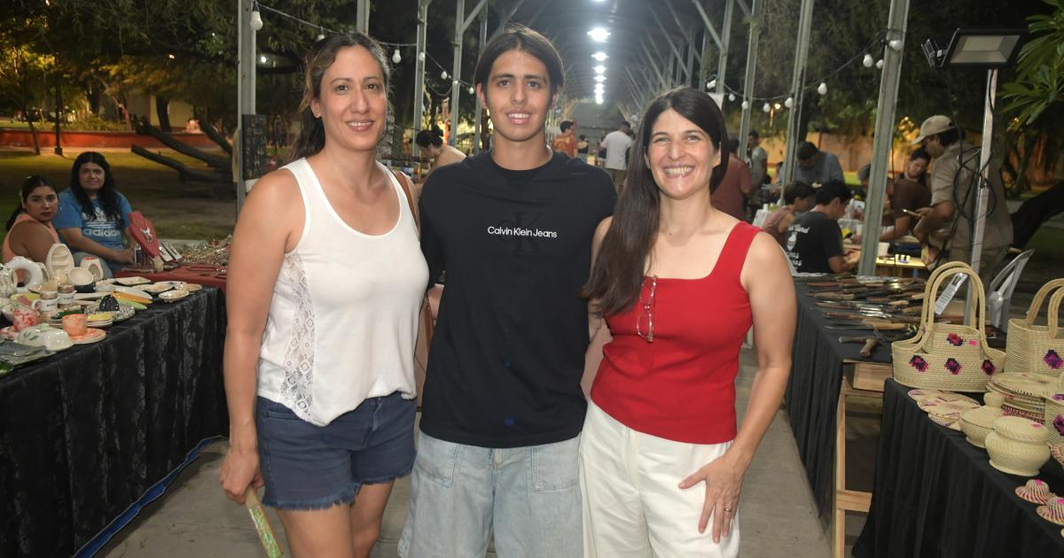 ARTESANOS EN EL PARQUE OESTE