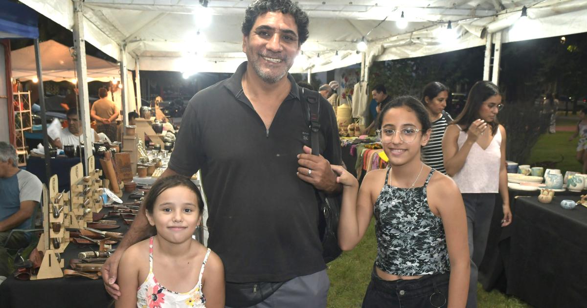 ARTESANOS EN EL PARQUE OESTE