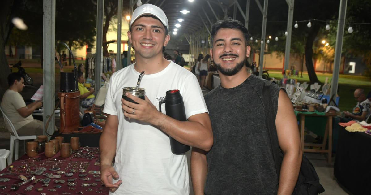 ARTESANOS EN EL PARQUE OESTE