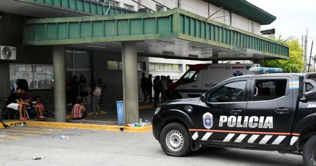 Lo acuchillaron y quedoacute preso en el hospital- era buscado por un robo