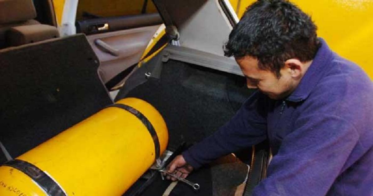 Por el aumento de las naftas se disparoacute el intereacutes y la demanda por equipos de GNC en Santiago