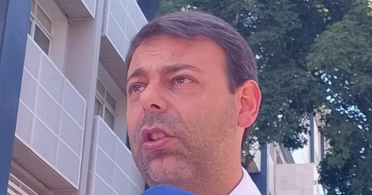 DENUNCIA Dr Sebasti�n Robles