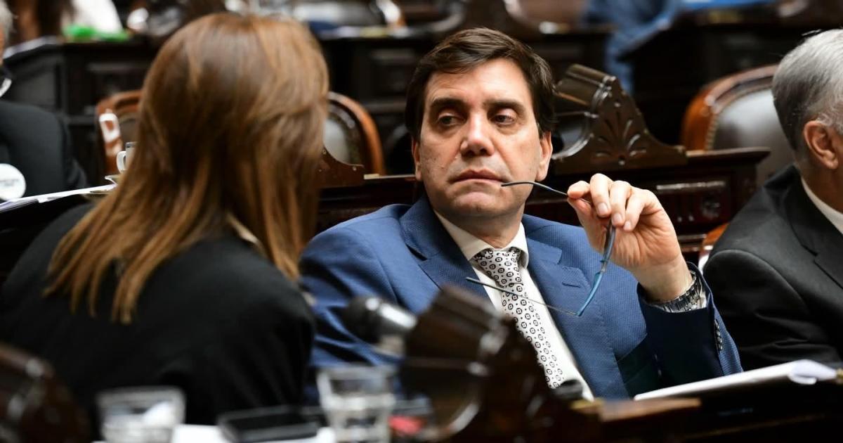 El oficialismo sancionoacute la ley de Glaciares- Mukdise explicoacute su rechazo