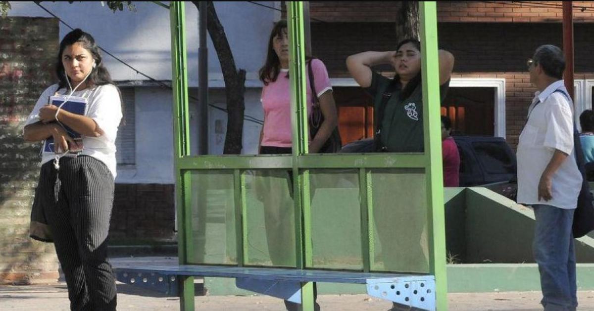 Continuacutea el paro de colectivos- no habraacute servicio en ninguna liacutenea hasta que se pague lo adeudado