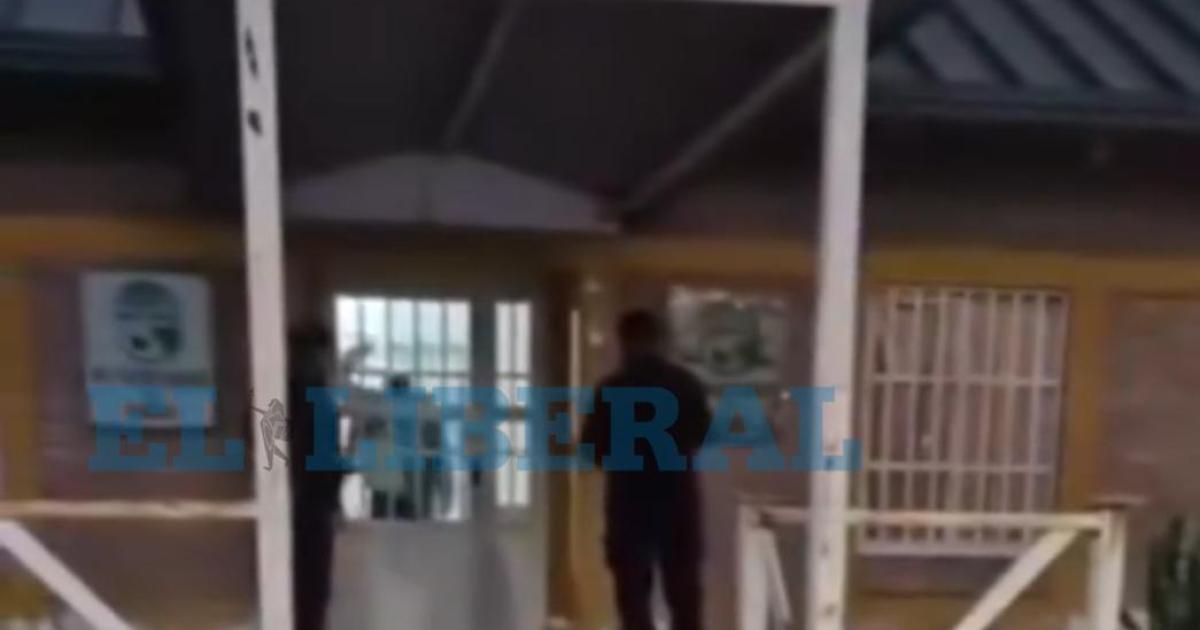 VIDEO  Forres- un hombre amenazoacute con prenderse fuego y fue contenido por la Policiacutea