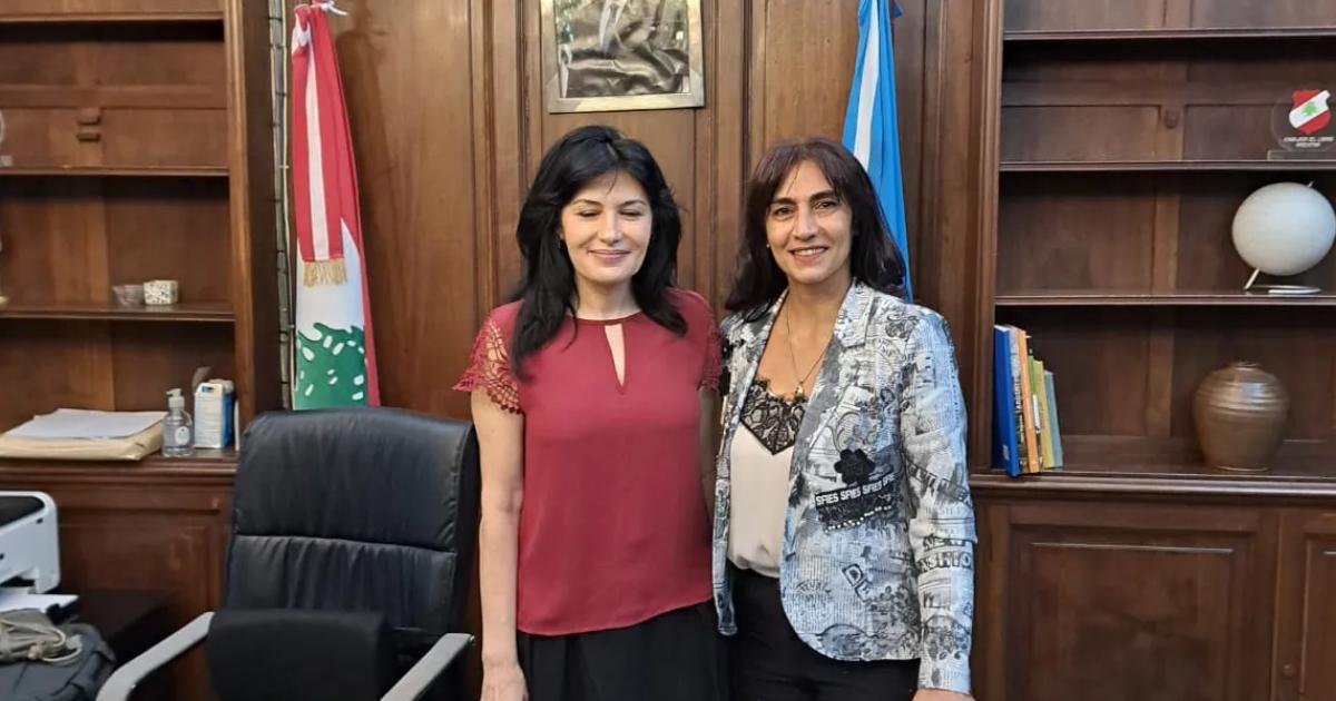 Foto de archivo- Lauren Bitar presidenta de la sede de Santiago del Estero con la Embajadora del Líbano Sonia Abou Azar