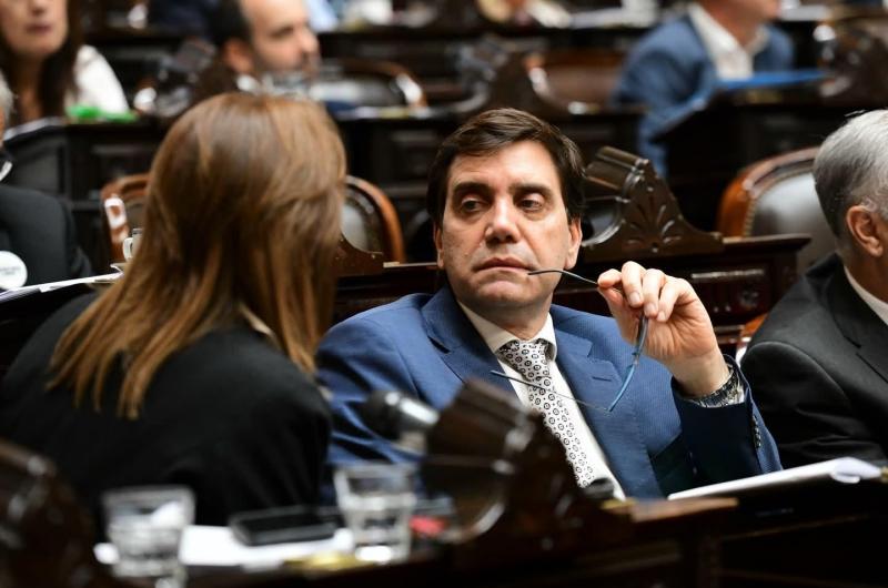 El oficialismo sancionoacute la ley de Glaciares- Mukdise explicoacute su rechazo 