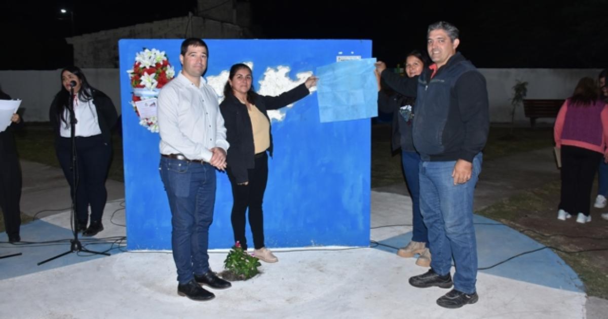 Colonia Dora rindioacute homenaje a los Heacuteroes de Malvinas