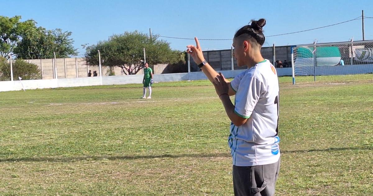 Rociacuteo Morales hizo historia en el fuacutetbol y puso primera en una funcioacuten dominada por los hombres