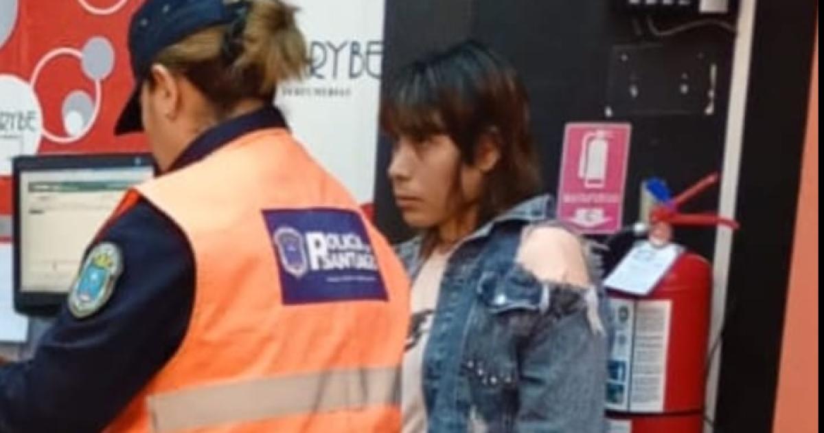 Detectan a tres mecheras en conocida perfumeriacutea- dos huyen y una detenida