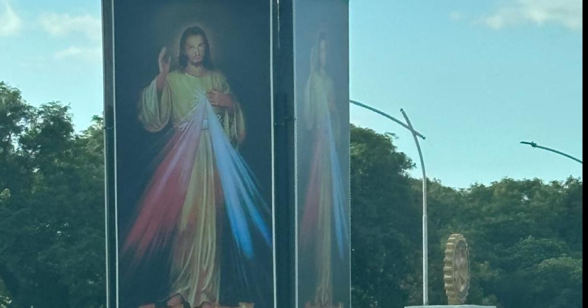 Bendicen la imagen de Jesuacutes de la Divina Misericordia