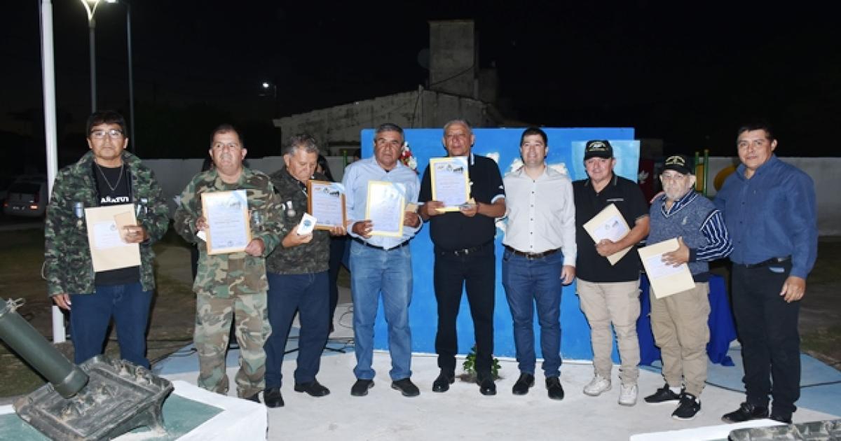 Colonia Dora rindioacute homenaje a los Heacuteroes de Malvinas