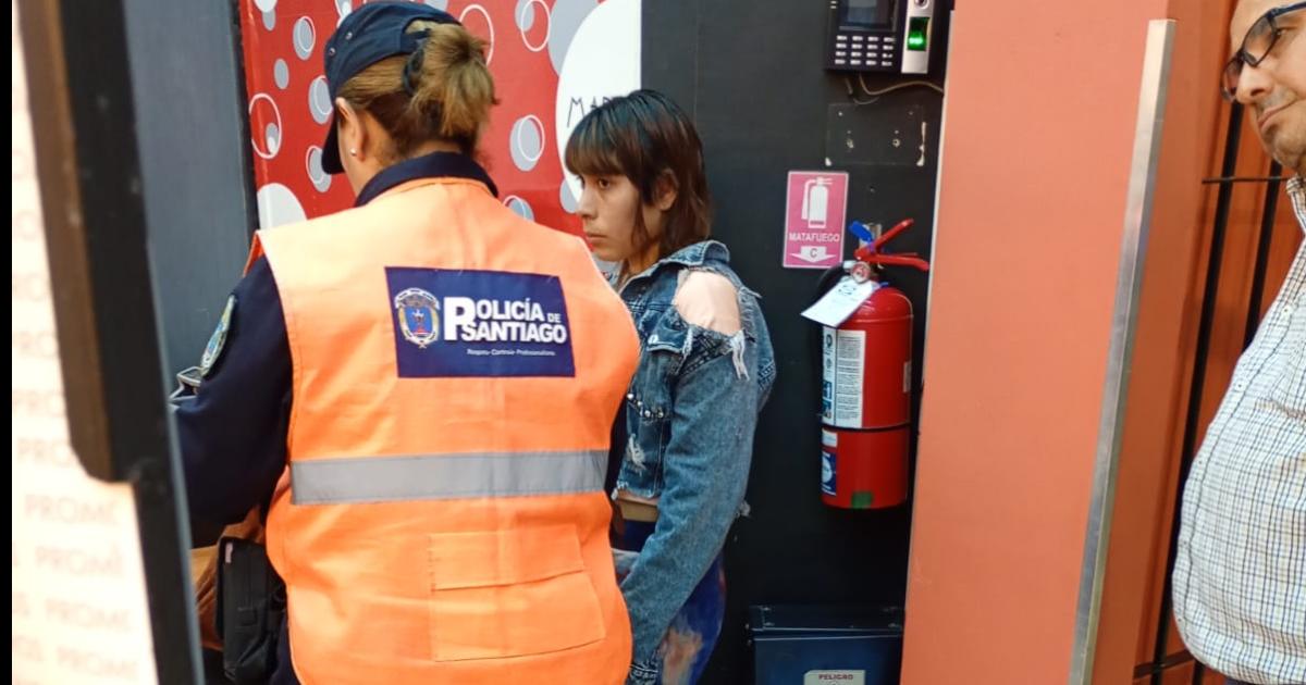 Detectan a tres mecheras en conocida perfumeriacutea- dos huyen y una detenida