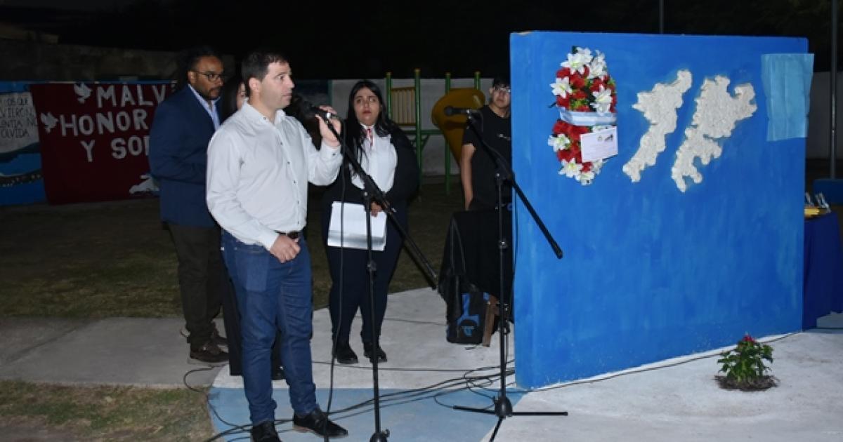 Colonia Dora rindioacute homenaje a los Heacuteroes de Malvinas