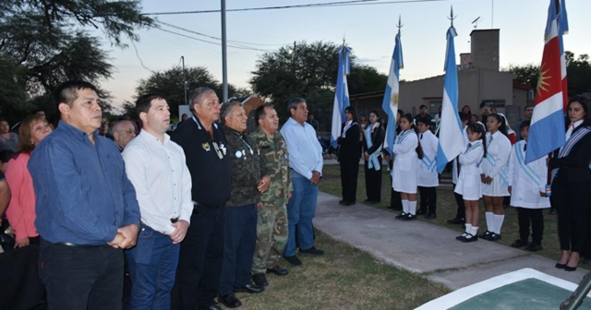Colonia Dora rindioacute homenaje a los Heacuteroes de Malvinas
