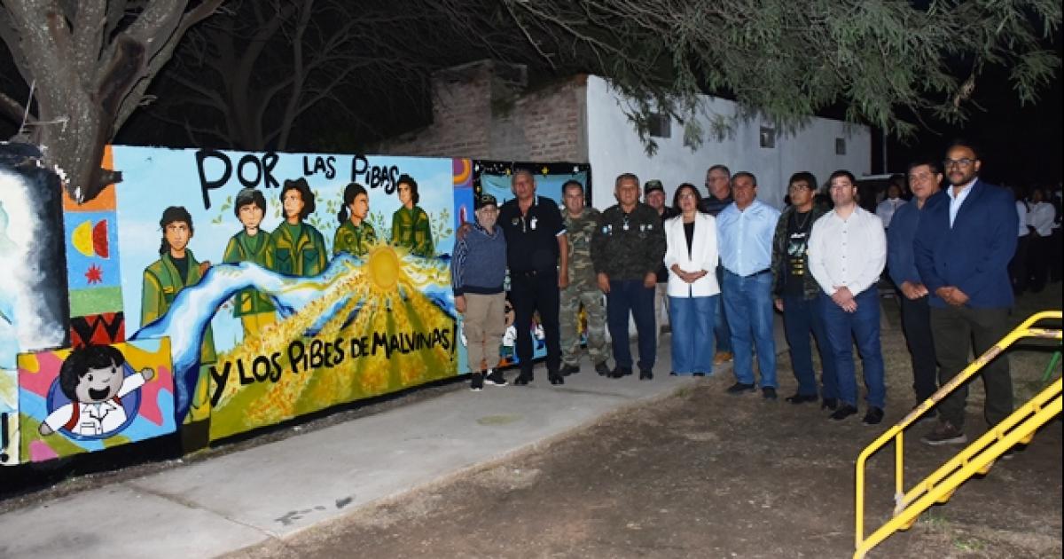 Colonia Dora rindioacute homenaje a los Heacuteroes de Malvinas
