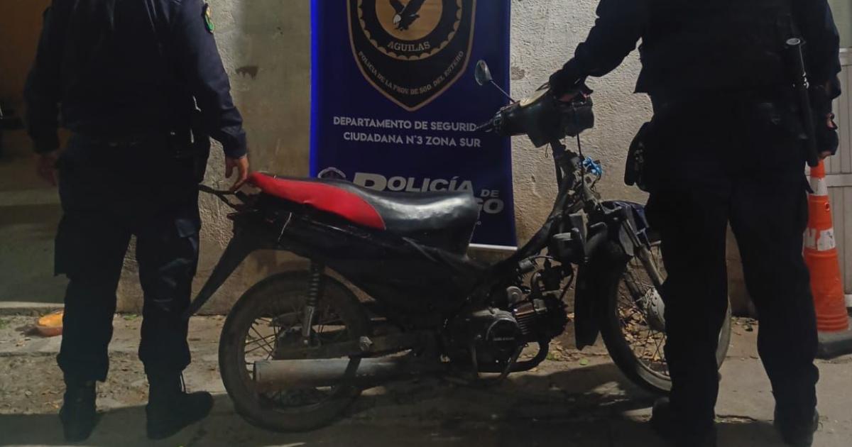 Barrio Mariano Moreno- demoran a un hombre con una moto con pedido de secuestro del antildeo 2024