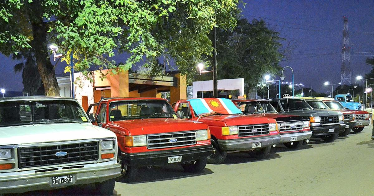 La ciudad vibroacute con encuentro de autos claacutesicos y motos multimarcas