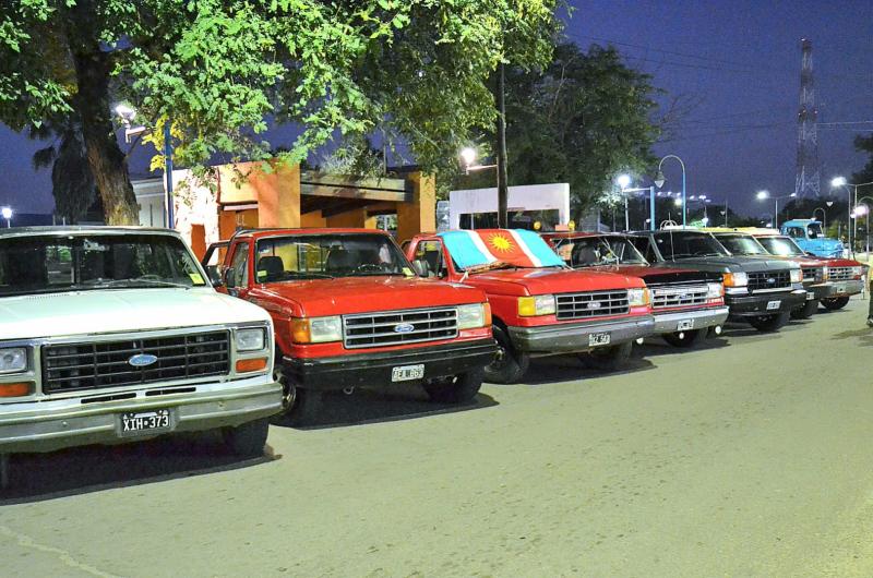 La ciudad vibroacute con encuentro de autos claacutesicos y motos multimarcas