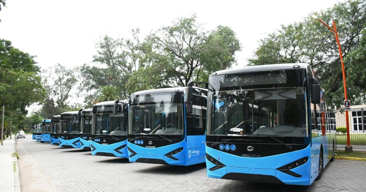 A partir de las 6 salieron a la calle los colectivos de la liacutenea eleacutectrica E