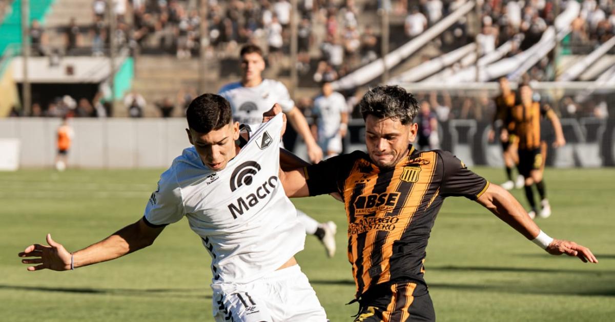 Mitre tuvo fortuna al final y se trajo un punto valioso de Salta