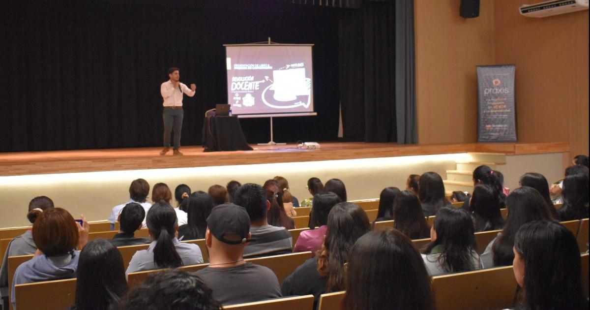 Fernaacutendez- la intendente Yanina Iturre encabezoacute la presentacioacuten del libro de Matiacuteas Ques