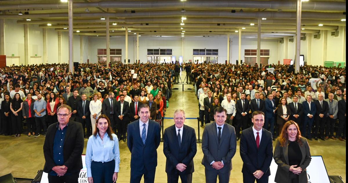 Eliacuteas Suaacuterez en el Santiago Crece con Vos- Los joacutevenes deben liderar las transformaciones del futuro