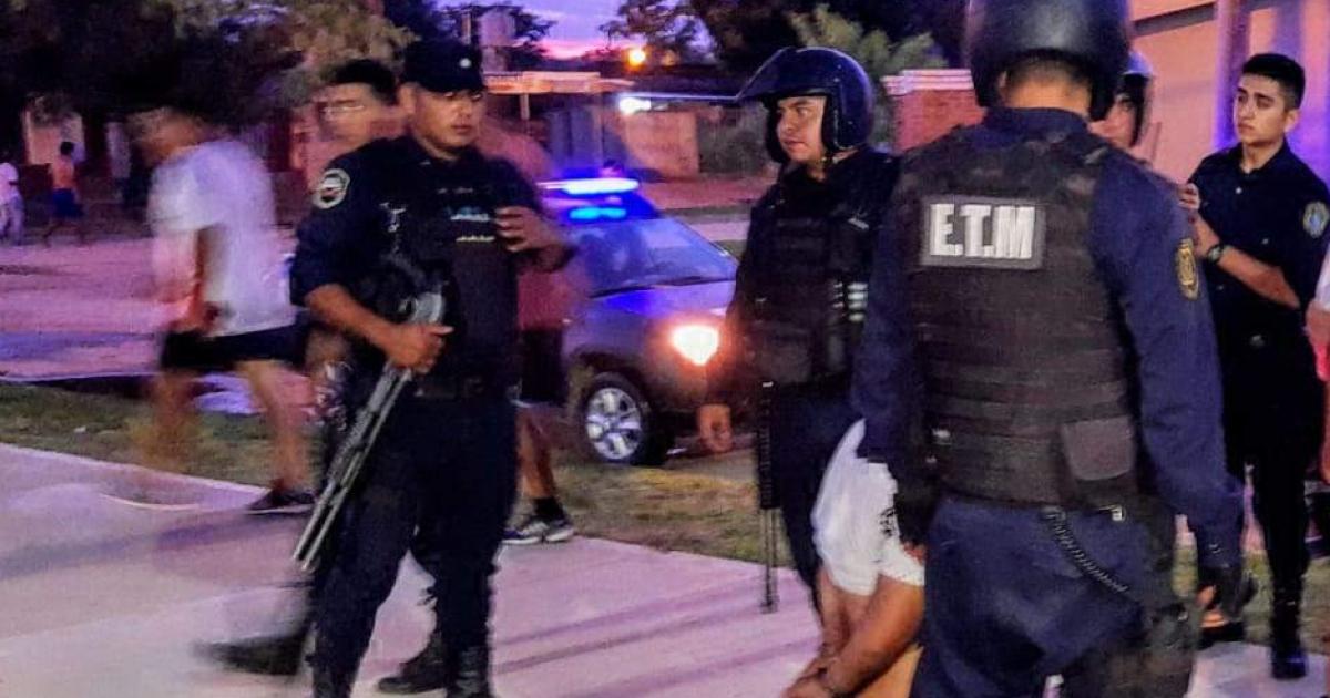 Policiacutea consumioacute alcohol y cocaiacutena con una amiga luego tratoacute de violarla 