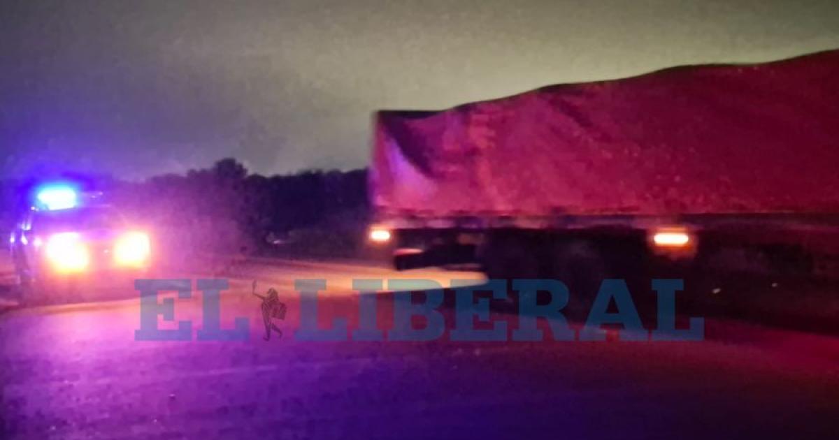 Nuevas imaacutegenes del vuelco donde murieron hinchas saltentildeos en la R 34