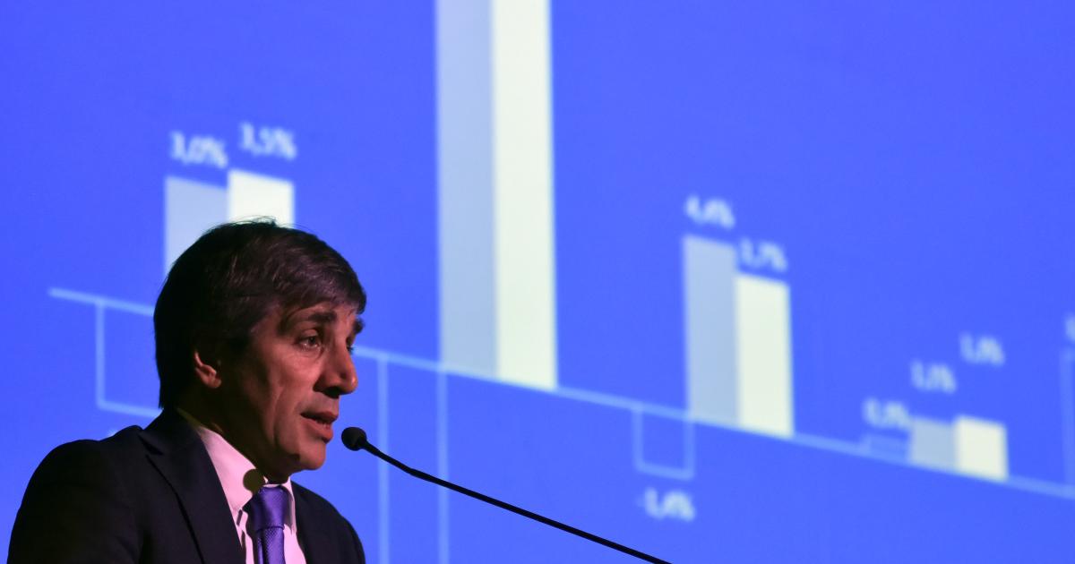El ministro Caputo adelantoacute que el iacutendice de inflacioacuten de marzo seraacute superior al 3 por ciento