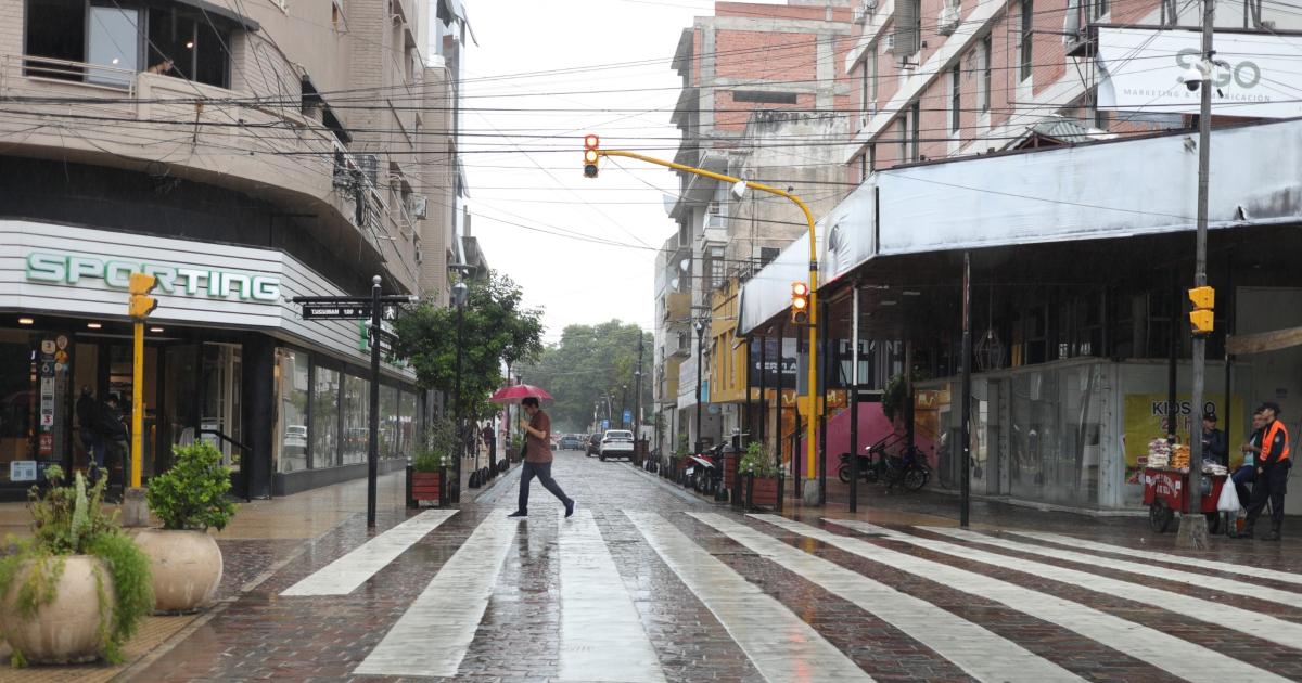 Fuerte tormenta cae en la Madre de Ciudades y genera complicaciones 