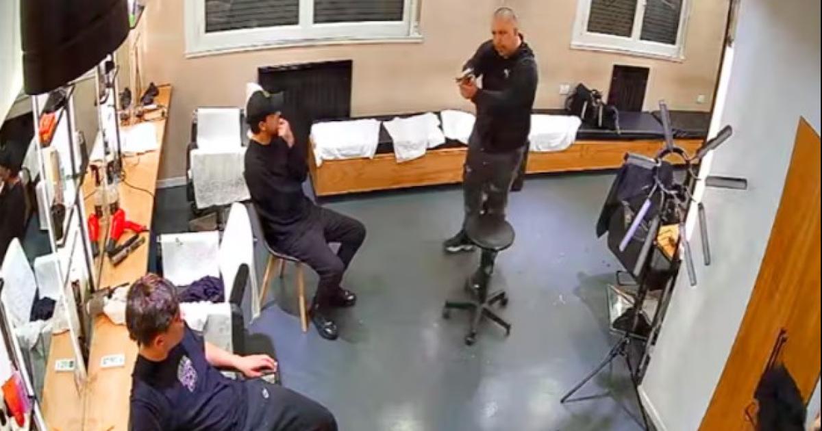 El homicidio quedó grabado por las cmaras de seguridad de la peluquería Captura de video La Nación