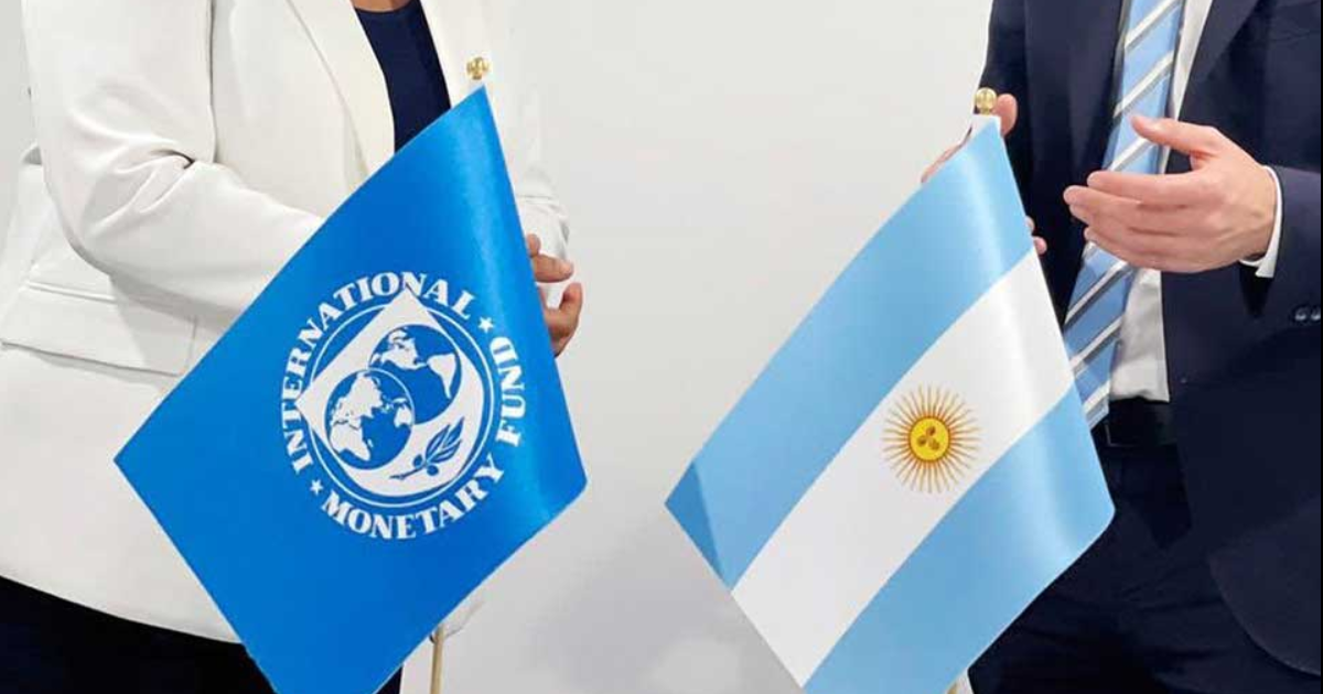 Otra mala para Milei- el FMI recortoacute la previsioacuten de crecimiento y aumentoacute la estimacioacuten de inflacioacuten para la Argentina