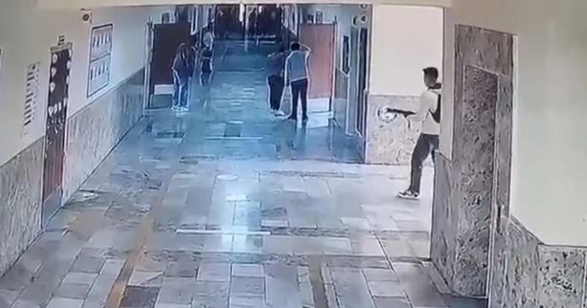 Asiacute fue el momento en el que un exalumno ingresoacute y disparoacute en una escuela en Turquia- hay 16 heridos