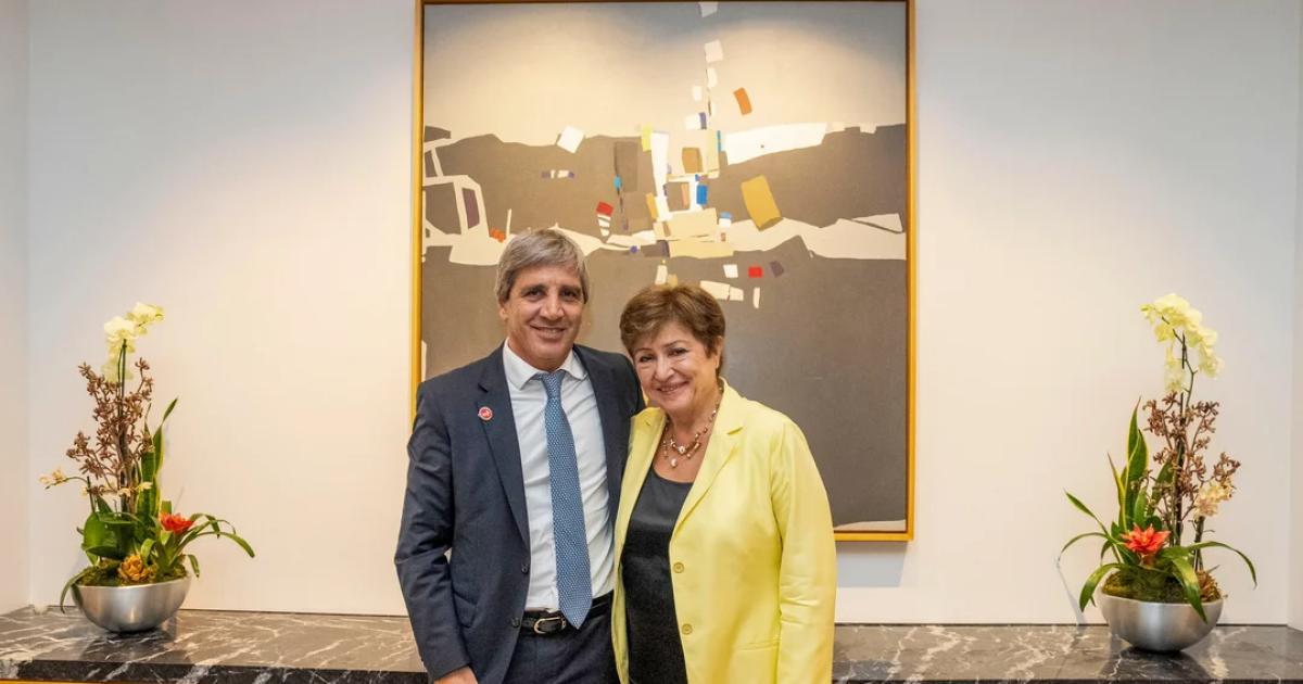 El FMI aproboacute revisioacuten y activoacute desembolso por US1000 millones