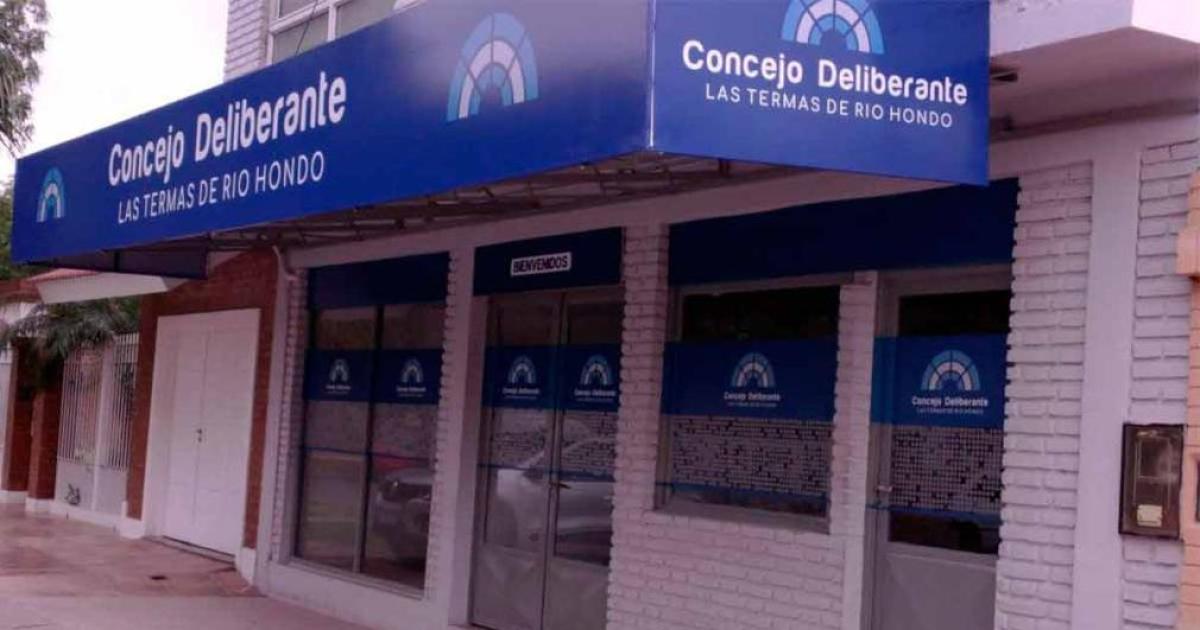 Poleacutemica en el Concejo Deliberante de Las Termas- denuncian a tres ediles por incompatibilidad en sus cargos