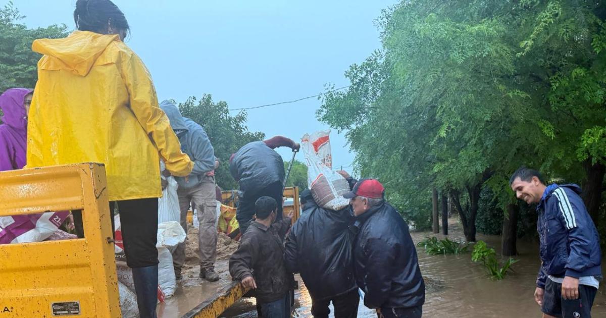 Intenso operativo en Los Juriacutees para asistir a afectados por las lluvias