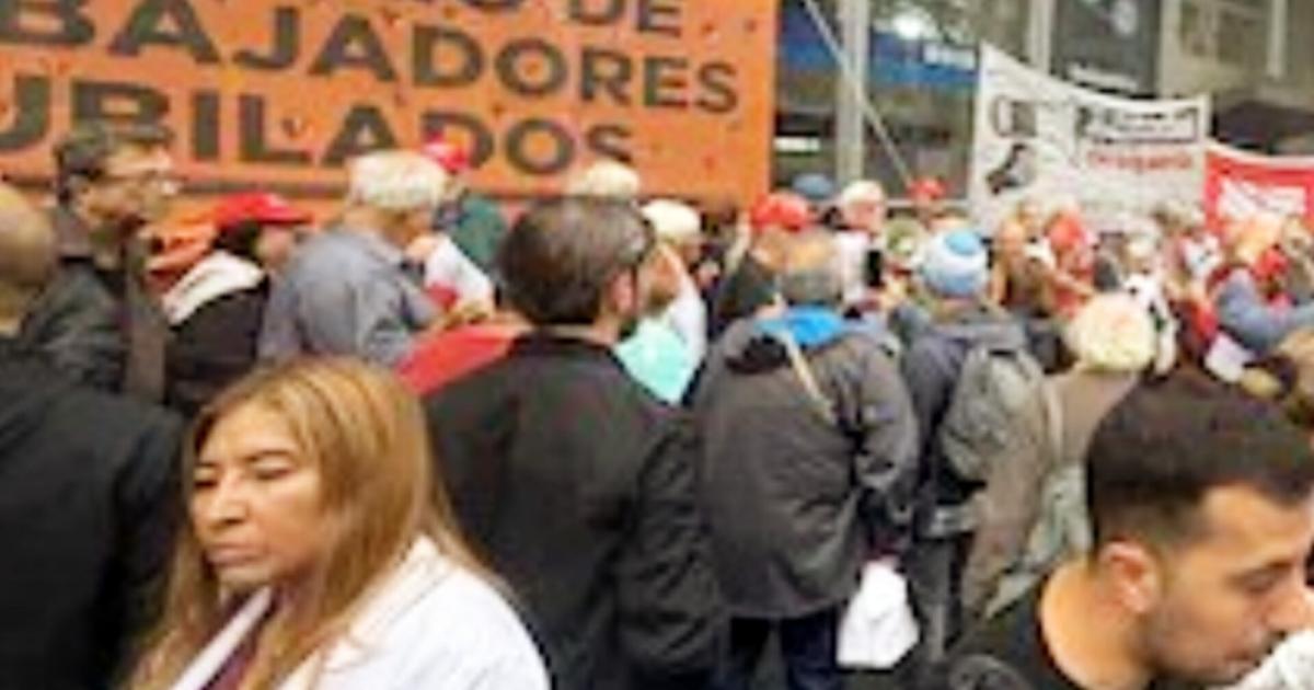 Meacutedicos y afiliados protestaron por ajuste del Gobierno al Pami